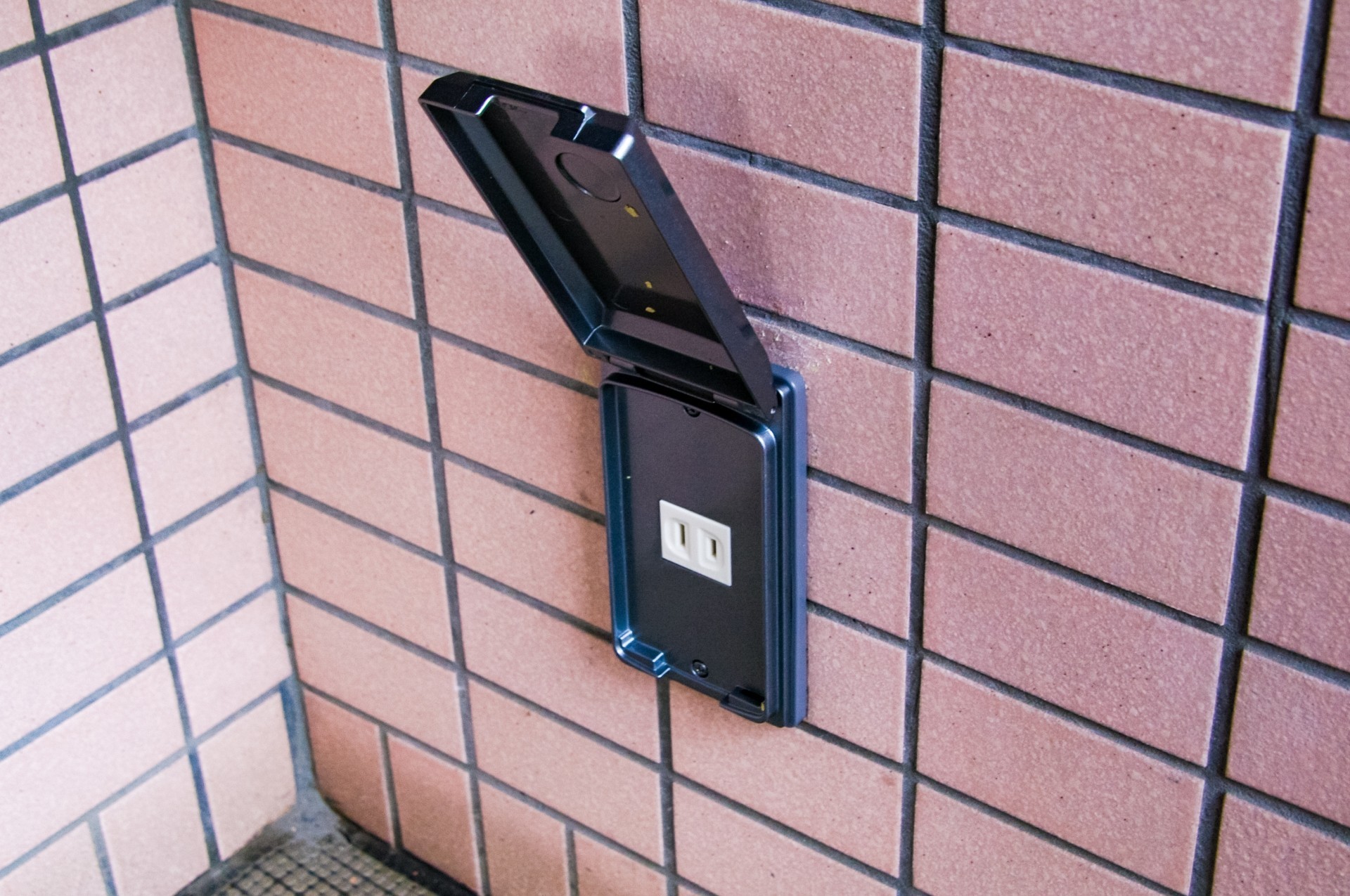 コンセントを増設しました。